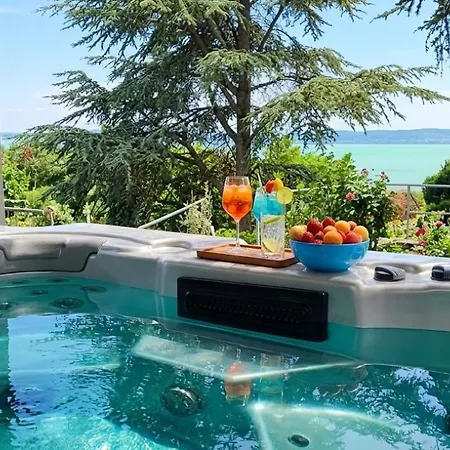 Mirador Balaton Panorama & Jacuzzi * Balatonakarattya